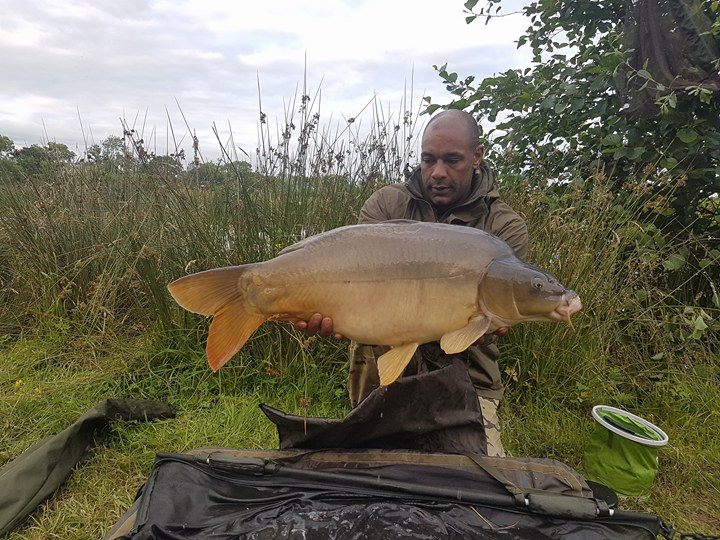 Carl Cliff Brown - 24lb mirror carp